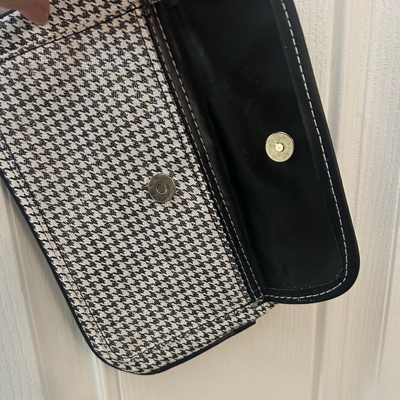 Thirty-One Black and White Chevron Tote - Picture 6 of 11